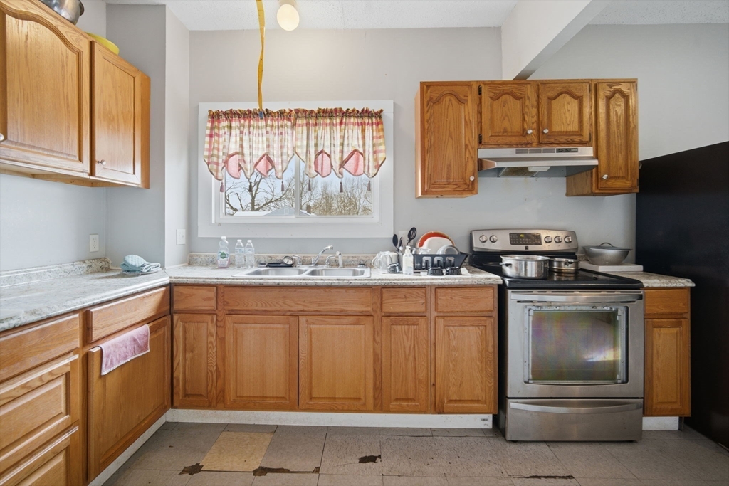 340 Oak Street Springfield, MA 01151 - Photo 14 of 41