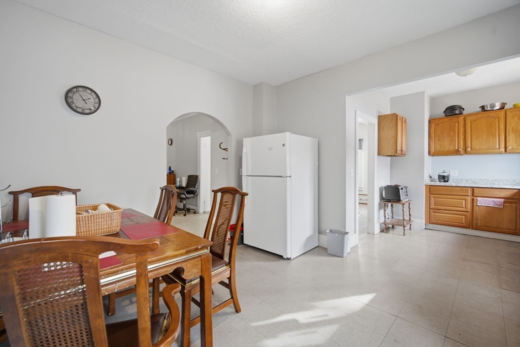 340 Oak Street Springfield, MA 01151 - Photo 17 of 41