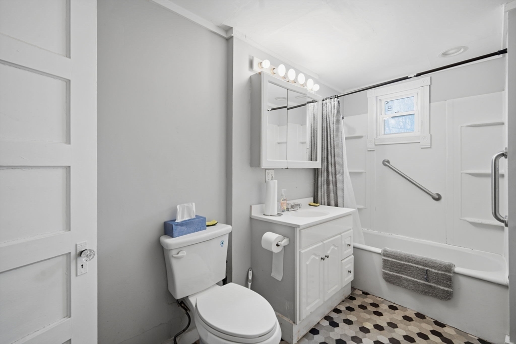 340 Oak Street Springfield, MA 01151 - Photo 25 of 41