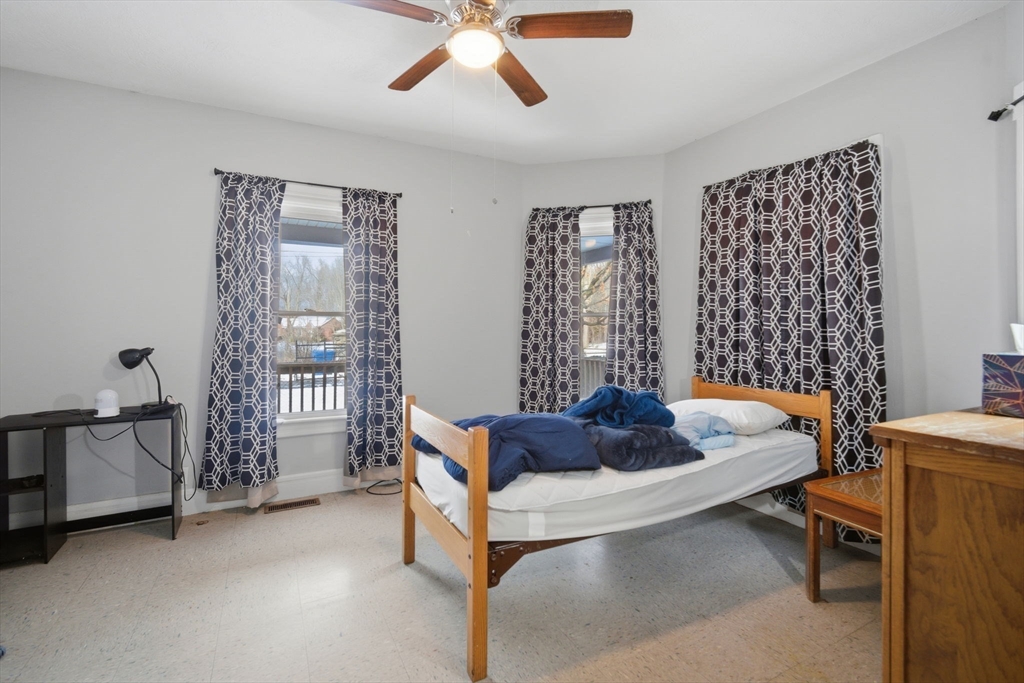 340 Oak Street Springfield, MA 01151 - Photo 26 of 41