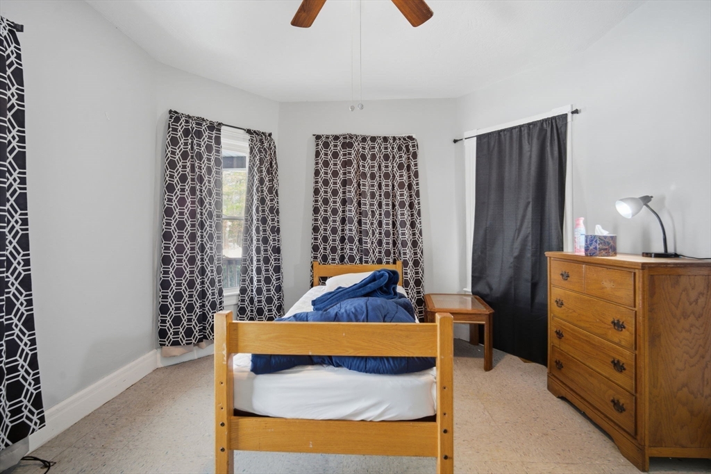 340 Oak Street Springfield, MA 01151 - Photo 27 of 41