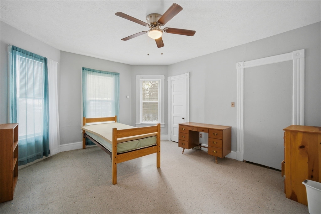 340 Oak Street Springfield, MA 01151 - Photo 33 of 41