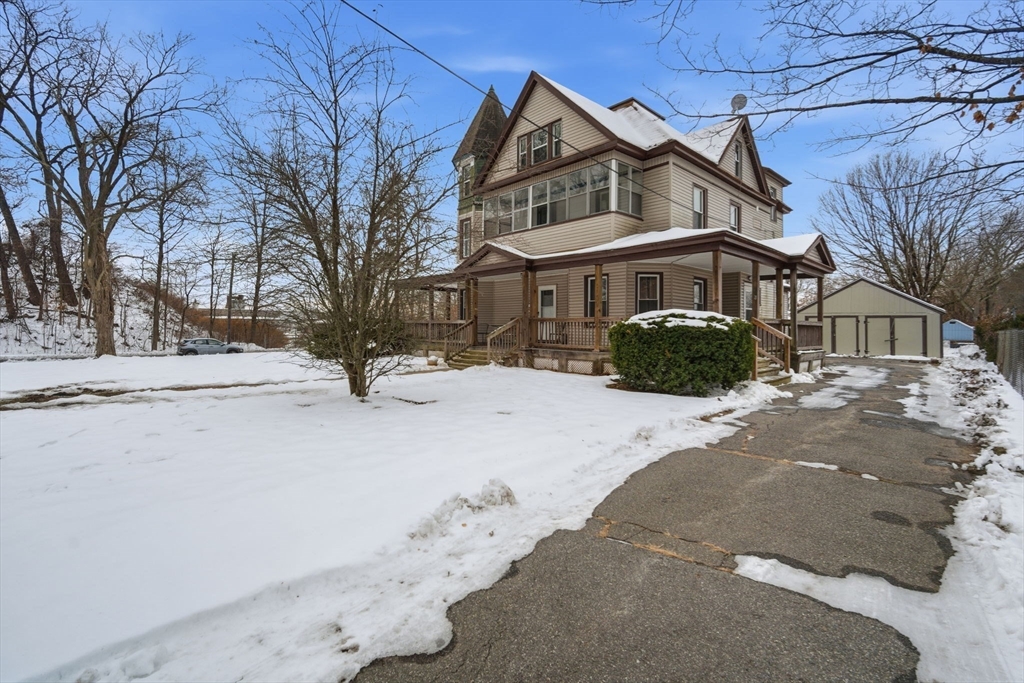 340 Oak Street Springfield, MA 01151 - Photo 5 of 41