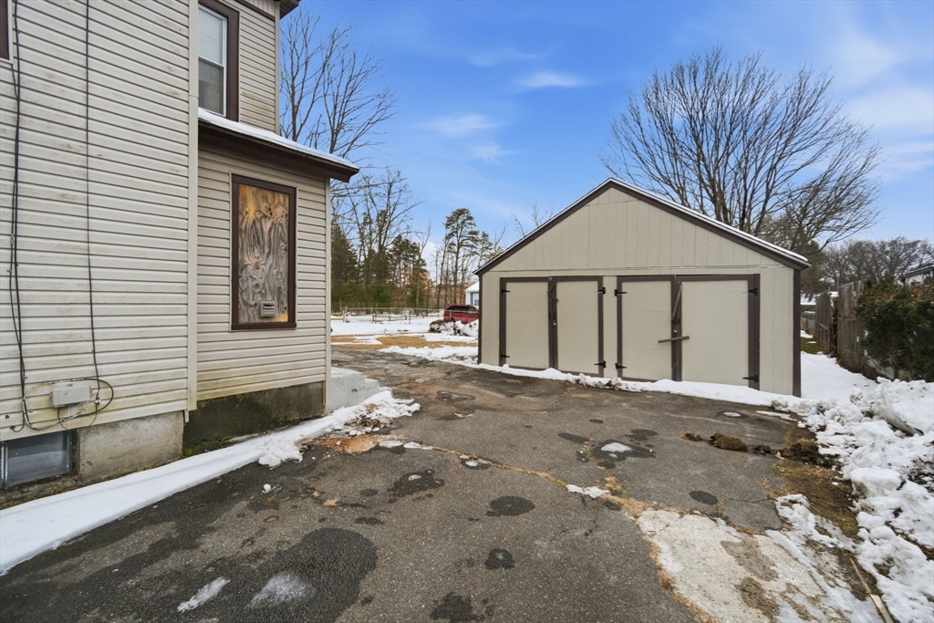 340 Oak Street Springfield, MA 01151 - Photo 7 of 41