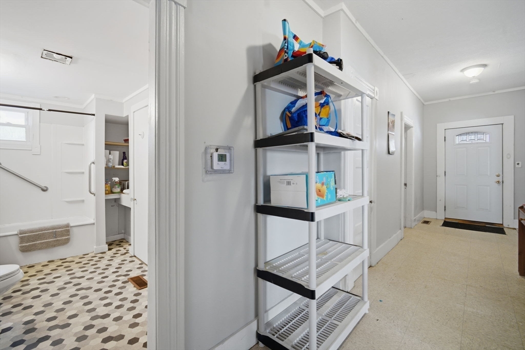 340 Oak Street Springfield, MA 01151 - Photo 10 of 41