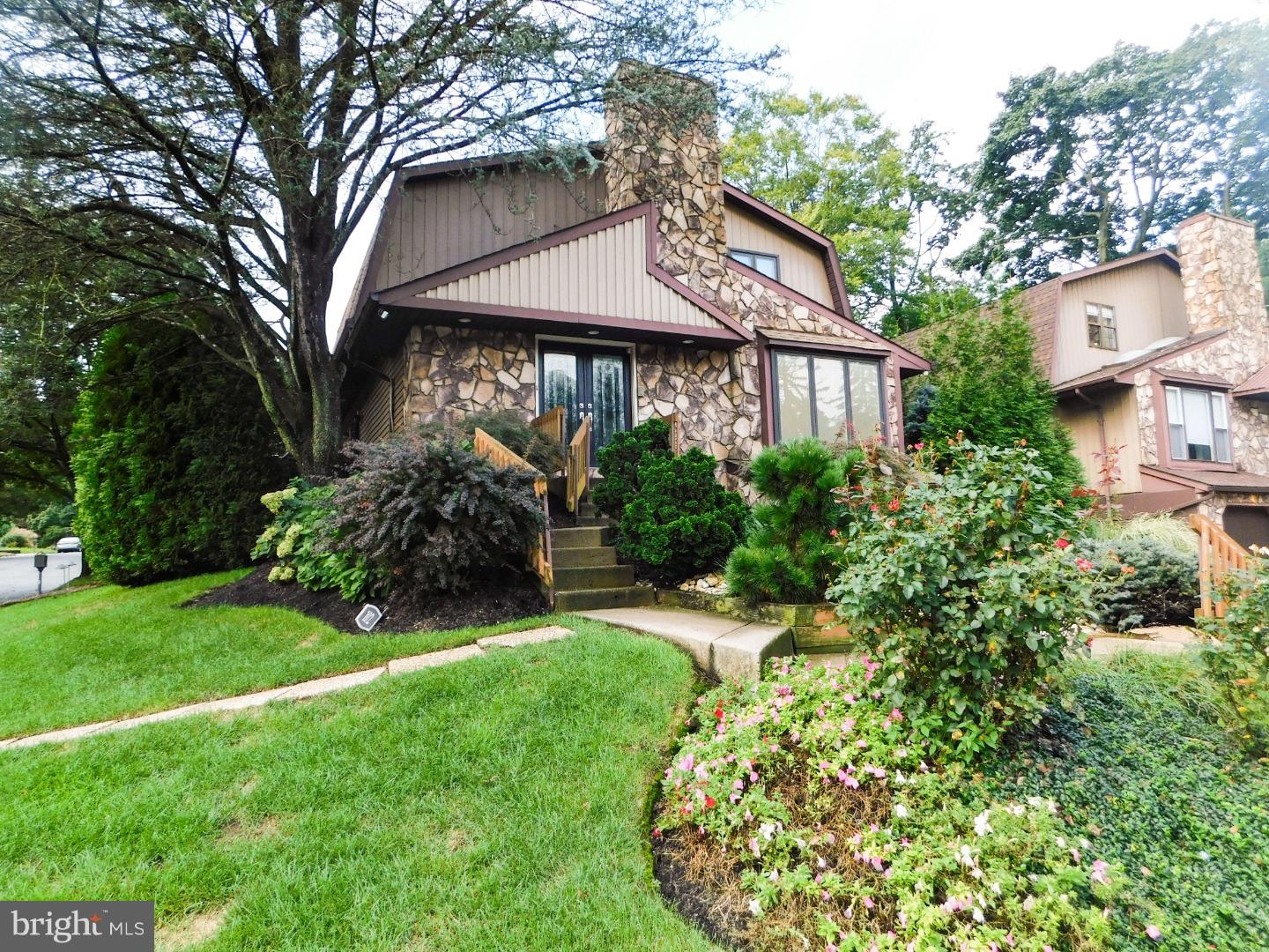 102 County Line Road Philadelphia, PA 19116 - Photo 1 of 25 Exterior