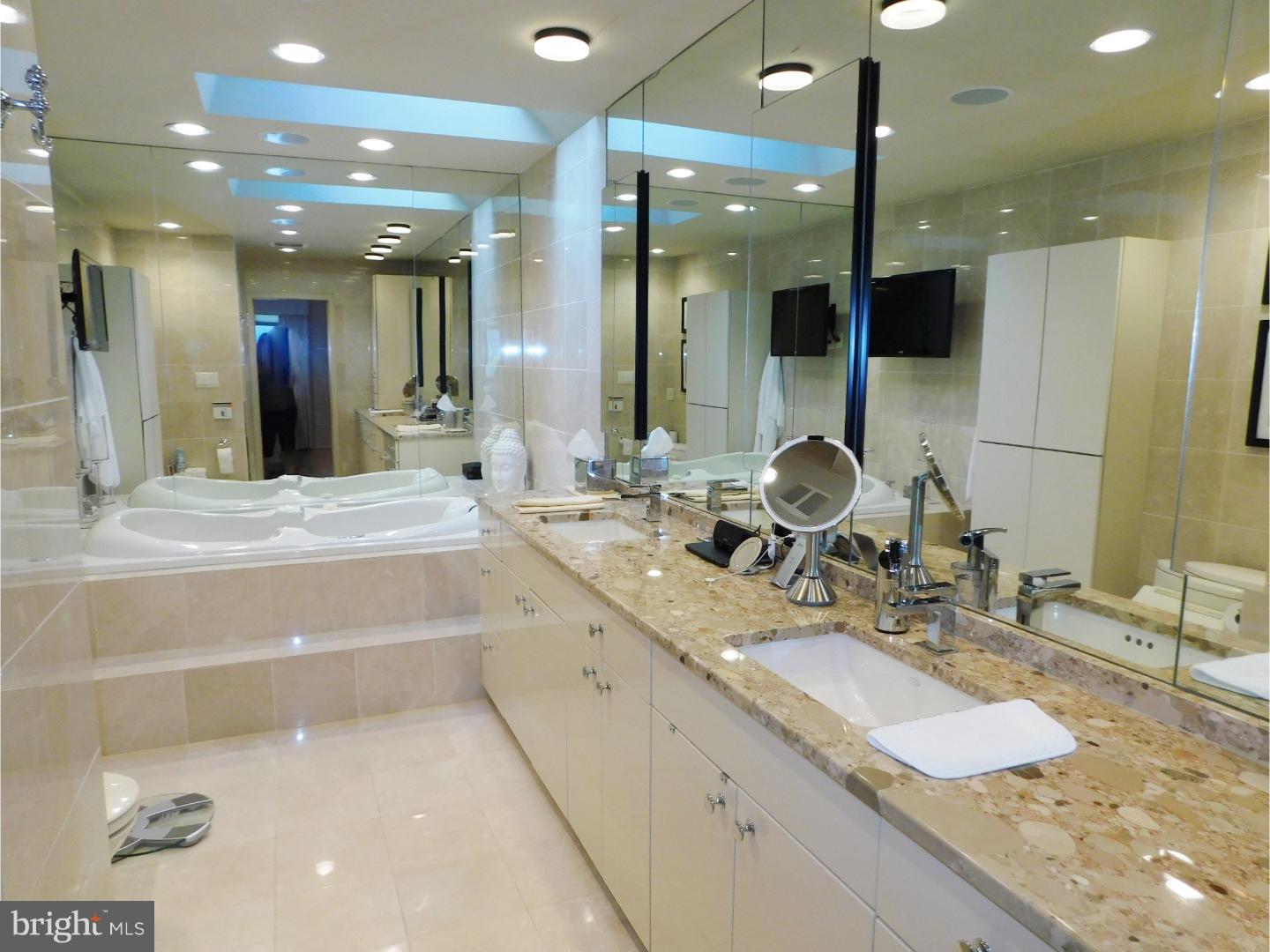 102 County Line Road Philadelphia, PA 19116 - Photo 14 of 25 Bathroom