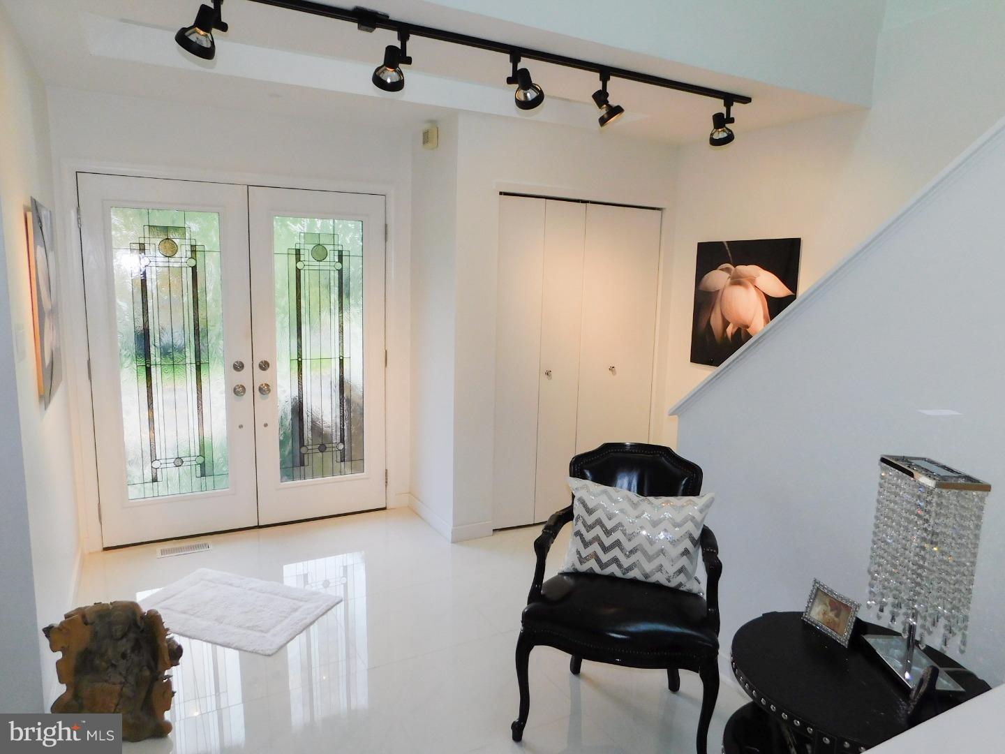 102 County Line Road Philadelphia, PA 19116 - Photo 18 of 25 Family Room