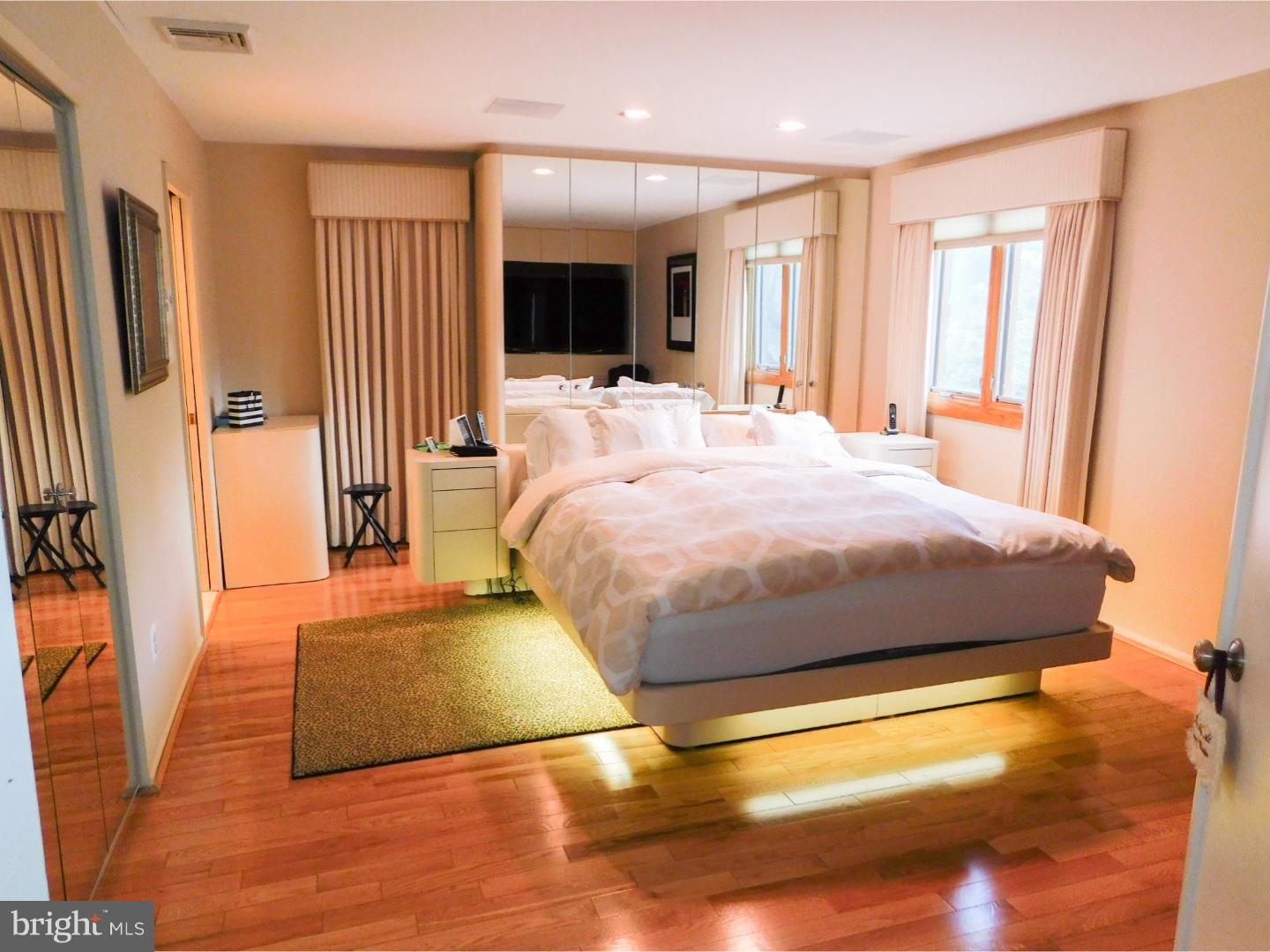 102 County Line Road Philadelphia, PA 19116 - Photo 10 of 25 Bedroom - Main