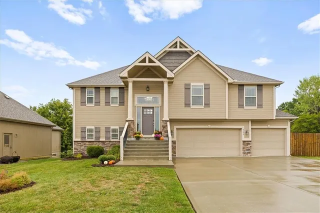 $444,900 | 8204 Northwest 74th Street, Kansas City, MO 64152