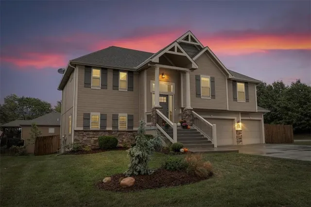 $444,900 | 8204 Northwest 74th Street, Kansas City, MO 64152