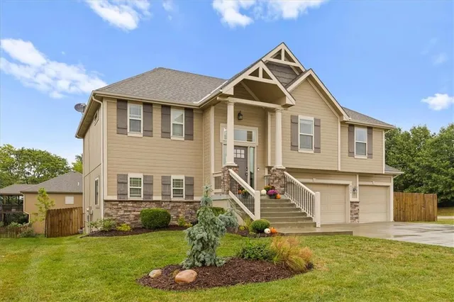 $444,900 | 8204 Northwest 74th Street, Kansas City, MO 64152