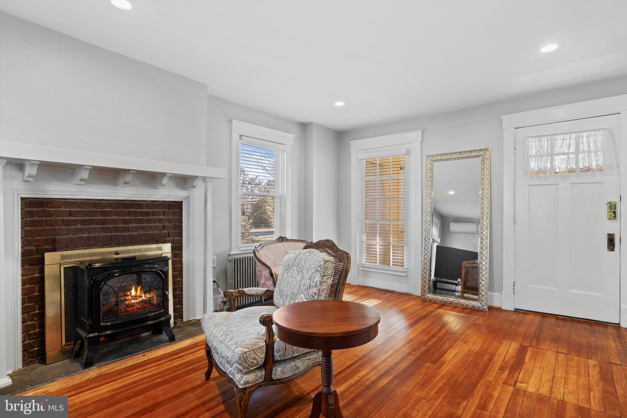 304 Hawthorne Road Linthicum Heights, MD 21090 - Photo 3 of 21 Gallery Image 3