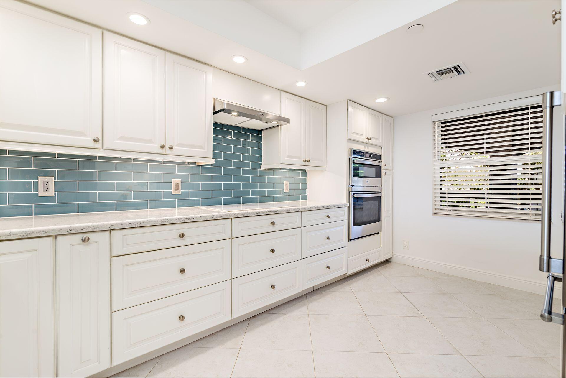 356 Golfview Road, Unit 209 North Palm Beach, FL 33408 - Photo 7 of 32 12