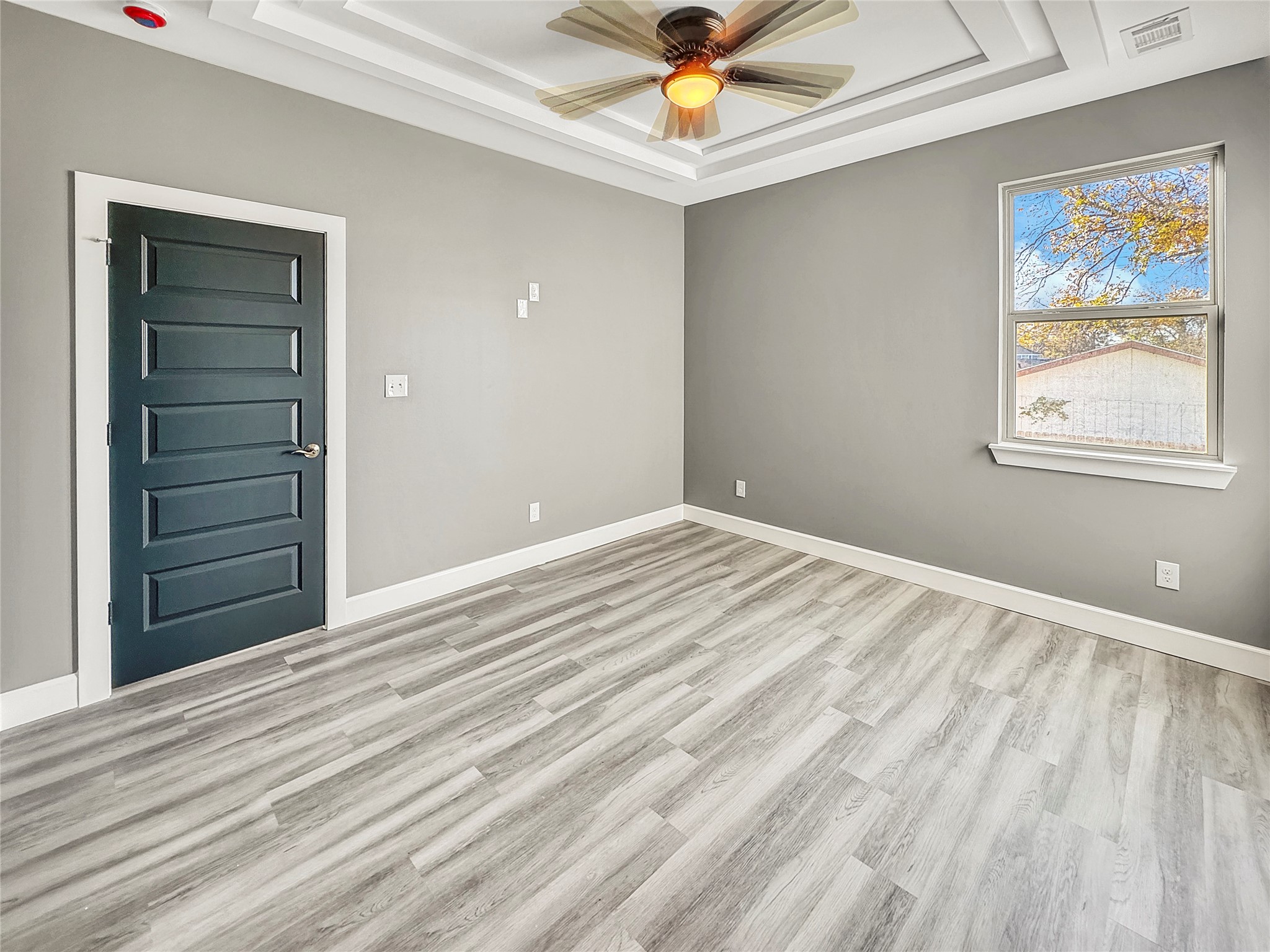 4817 Los Angeles Street Houston, TX 77026 - Photo 17 of 20 a view of an empty room with a window