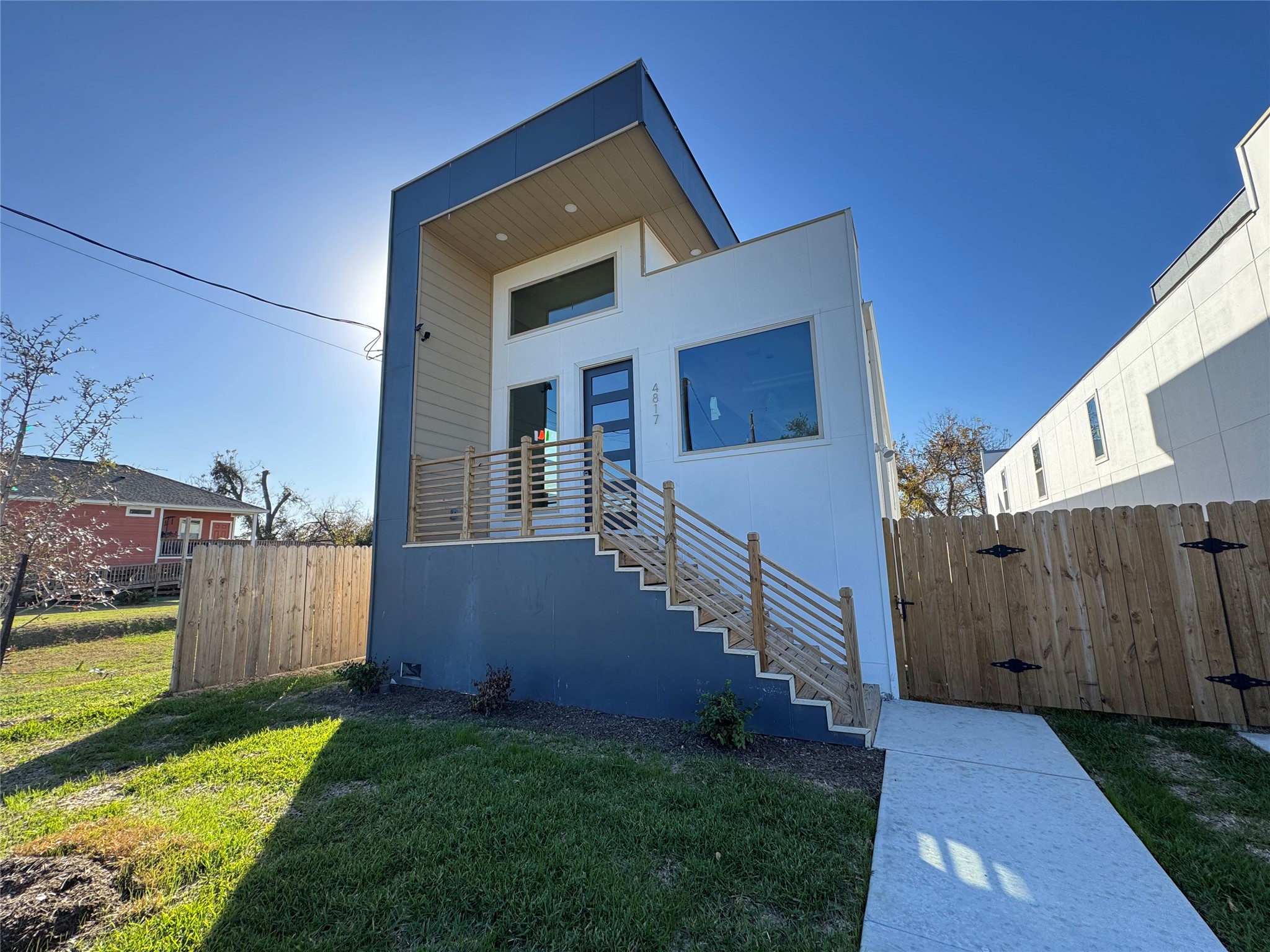 4817 Los Angeles Street Houston, TX 77026 - Photo 2 of 20 a backyard of a house with lots of green space