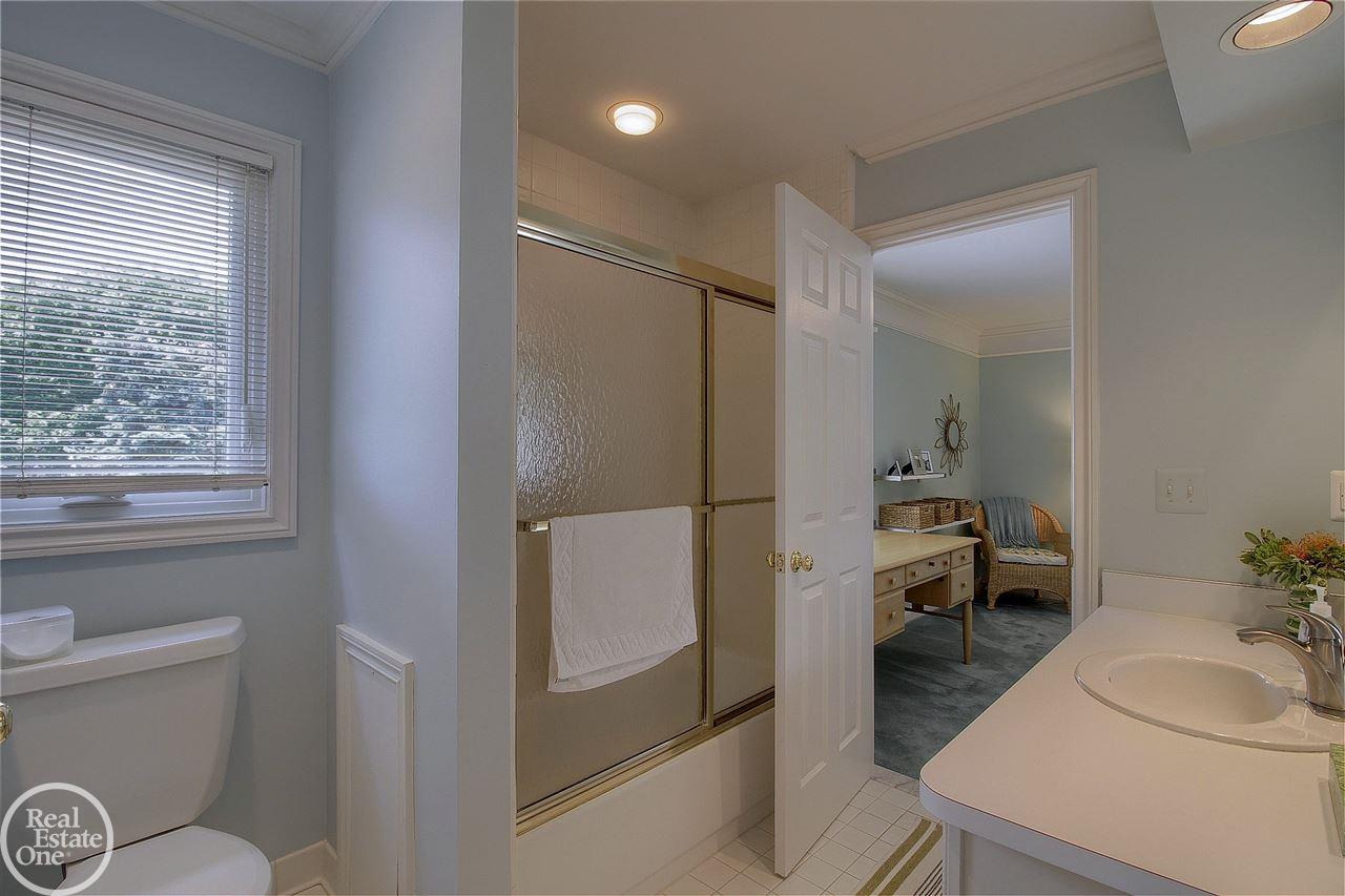 1275 Whittier Road Grosse Pointe Park, MI 48230 - Photo 33 of 42