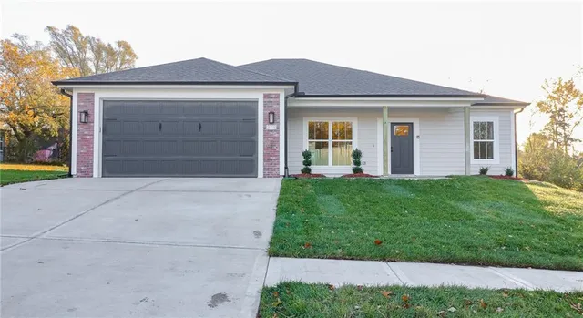 $339,900 | 218 North Boardman Street, Pleasant Hill, MO 64080