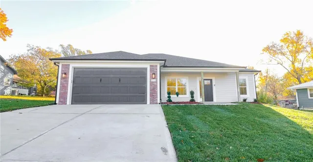 $339,900 | 218 North Boardman Street, Pleasant Hill, MO 64080