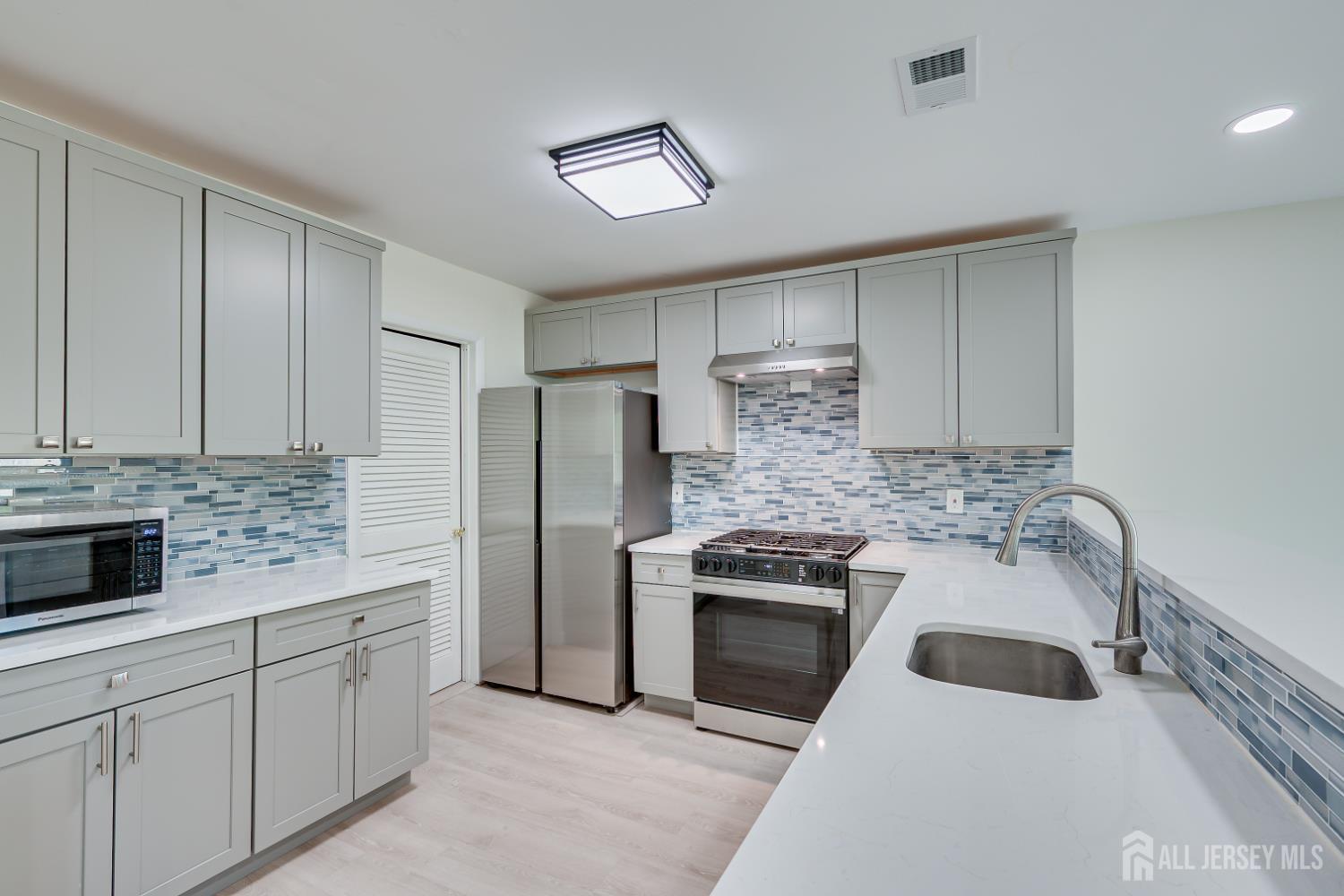 6 Woodbury Road Edison, NJ 08820 - Photo 12 of 32