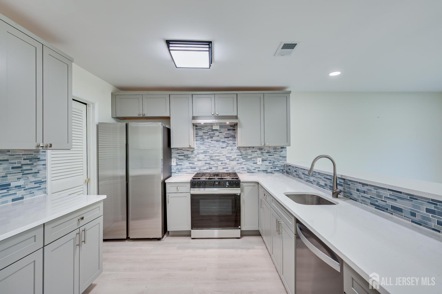 6 Woodbury Road Edison, NJ 08820 - Photo 13 of 32
