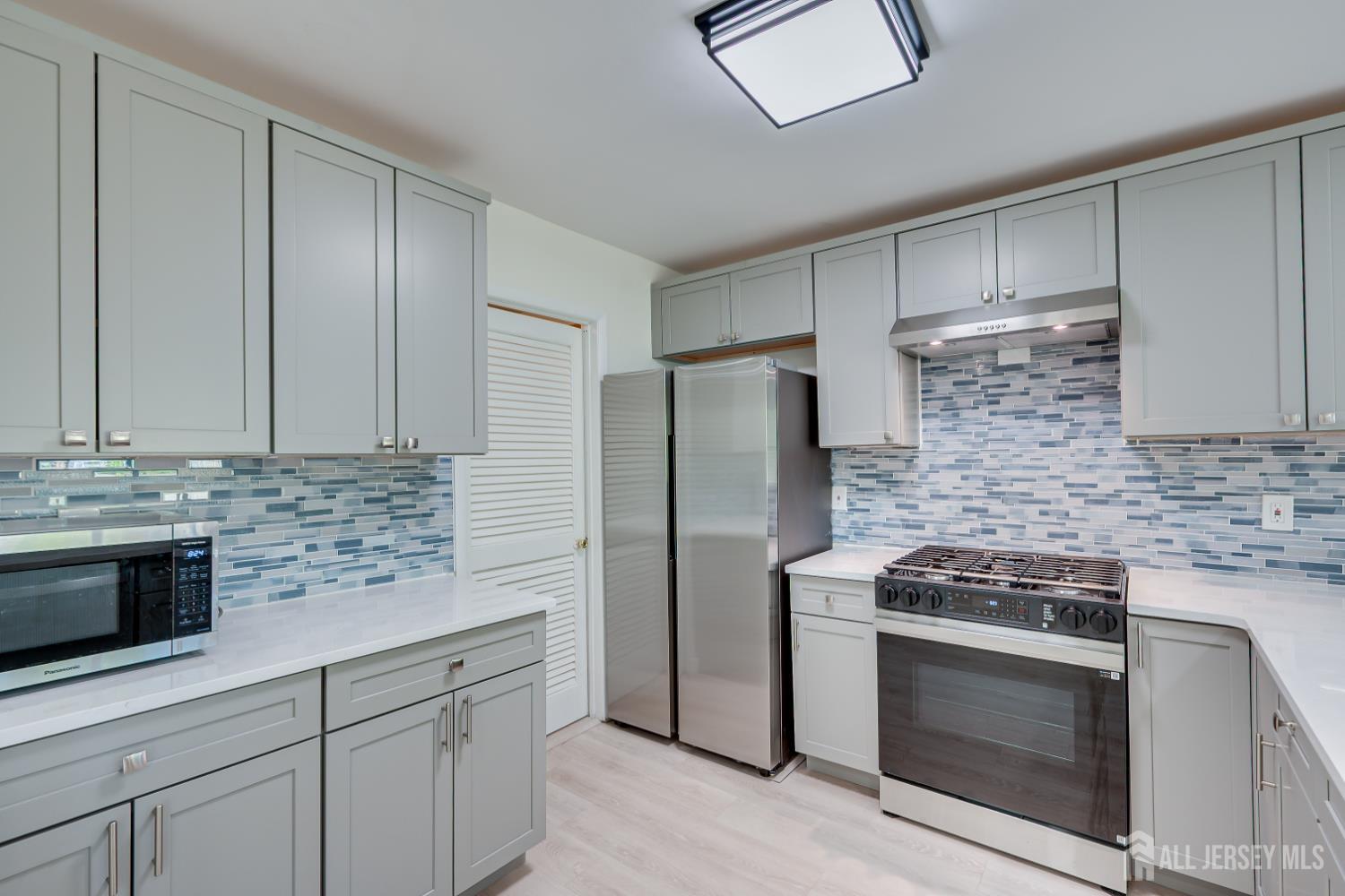6 Woodbury Road Edison, NJ 08820 - Photo 14 of 32