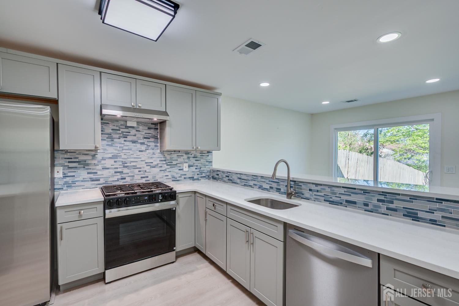 6 Woodbury Road Edison, NJ 08820 - Photo 16 of 32