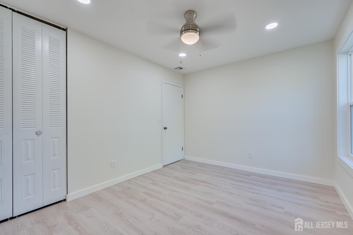 6 Woodbury Road Edison, NJ 08820 - Photo 24 of 32