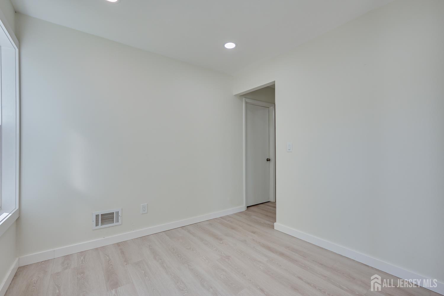 6 Woodbury Road Edison, NJ 08820 - Photo 28 of 32