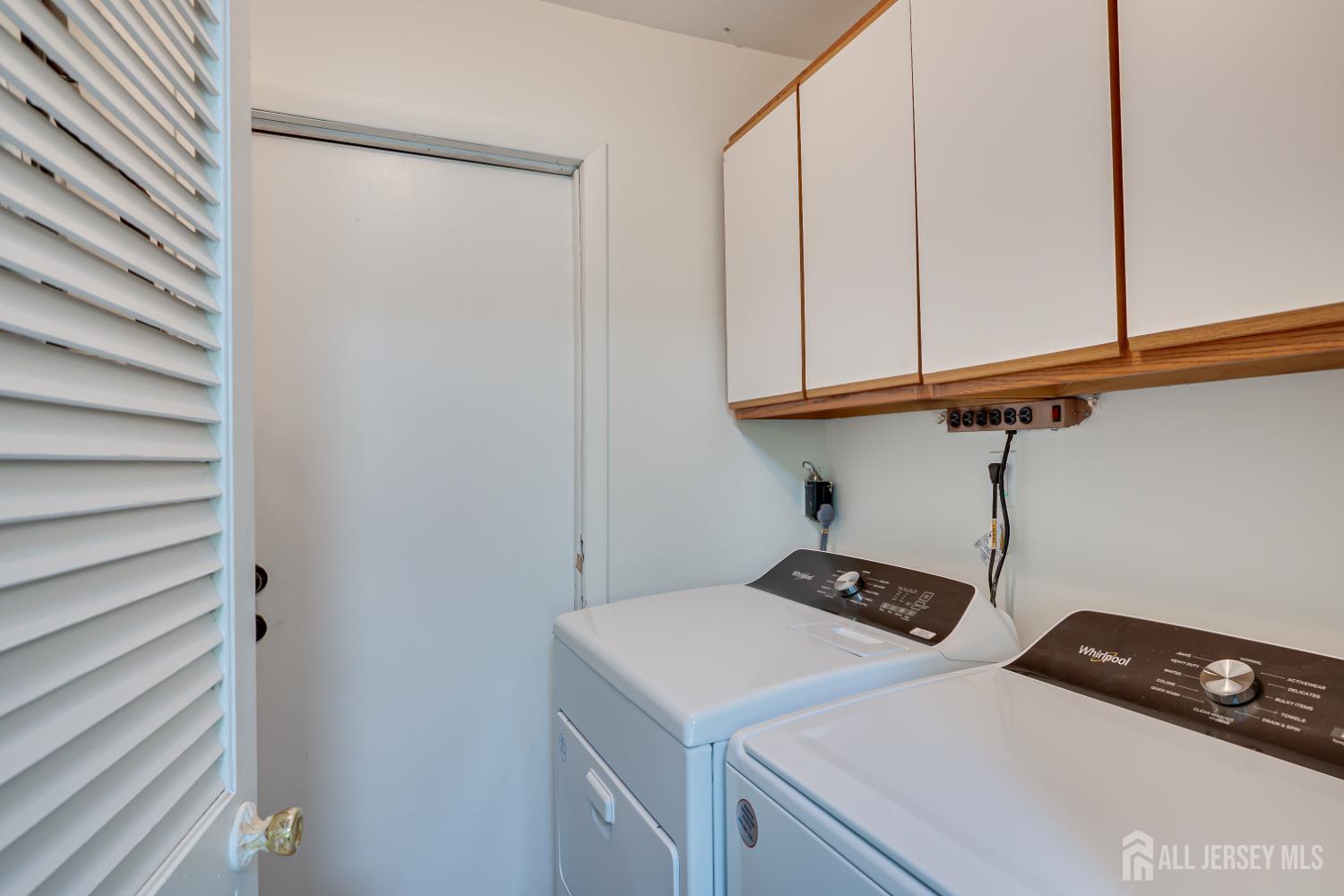 6 Woodbury Road Edison, NJ 08820 - Photo 29 of 32