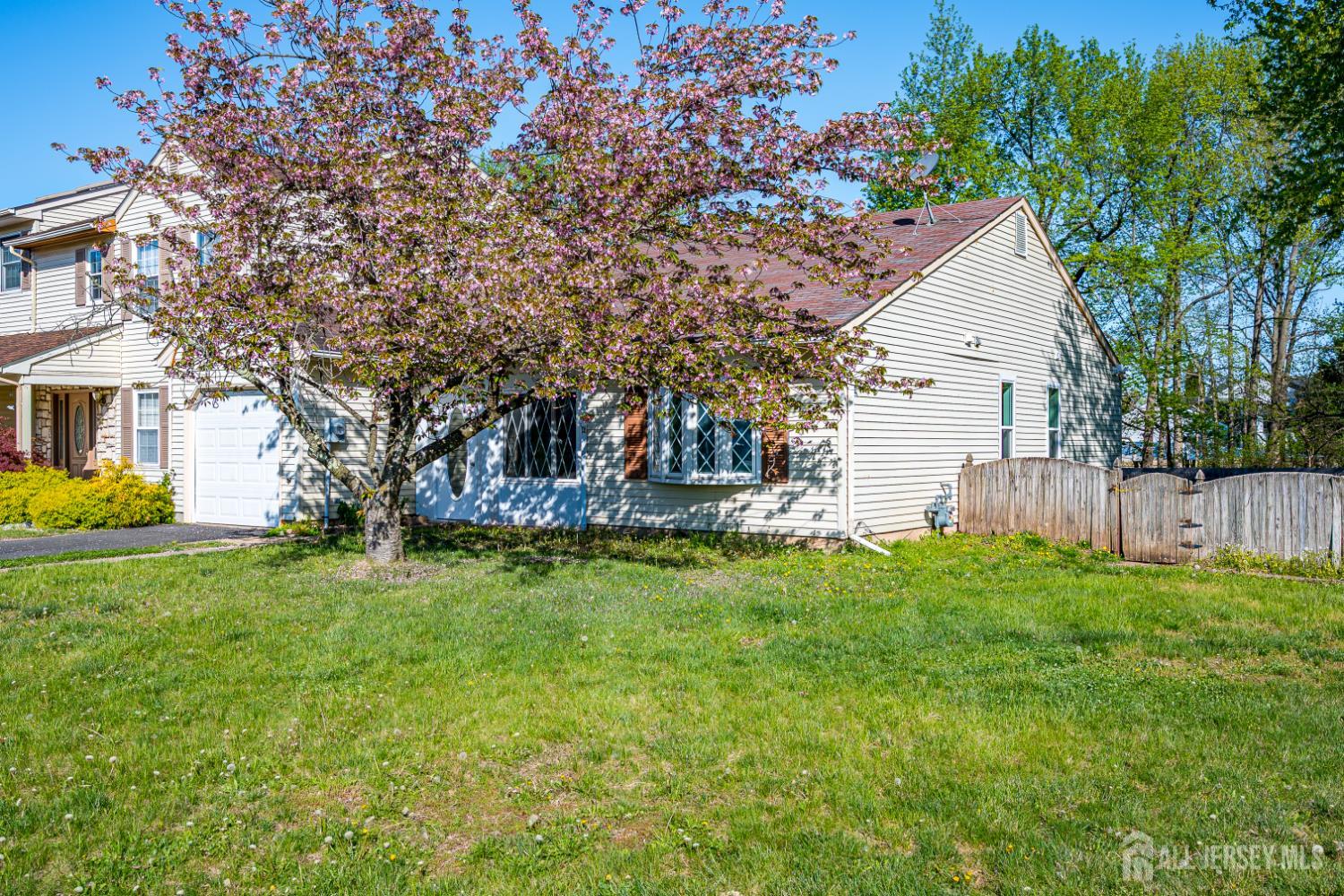6 Woodbury Road Edison, NJ 08820 - Photo 3 of 32