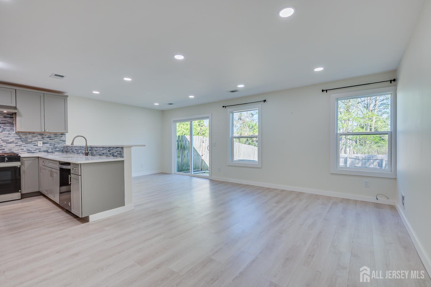 6 Woodbury Road Edison, NJ 08820 - Photo 7 of 32