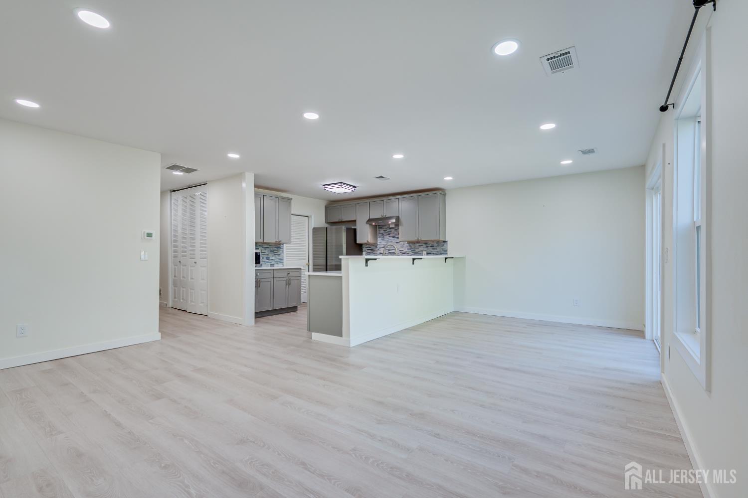 6 Woodbury Road Edison, NJ 08820 - Photo 8 of 32