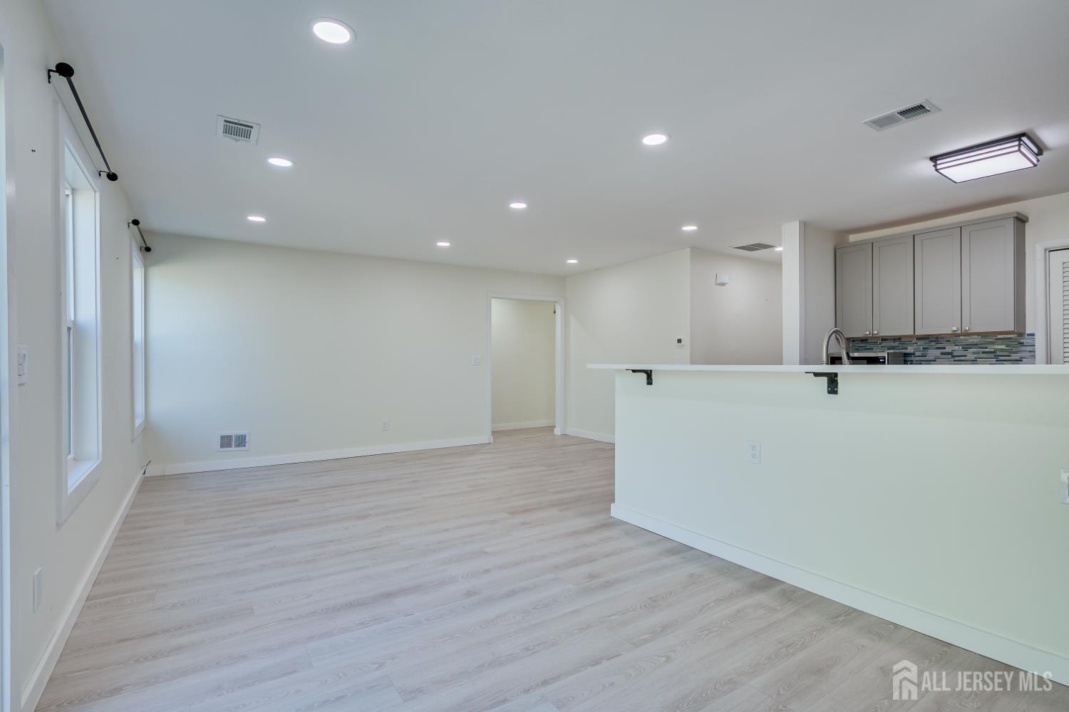 6 Woodbury Road Edison, NJ 08820 - Photo 9 of 32