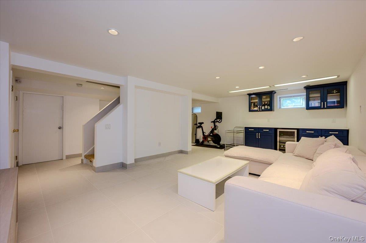 8 Parkside Drive Great Neck, NY 11021 - Photo 27 of 32
