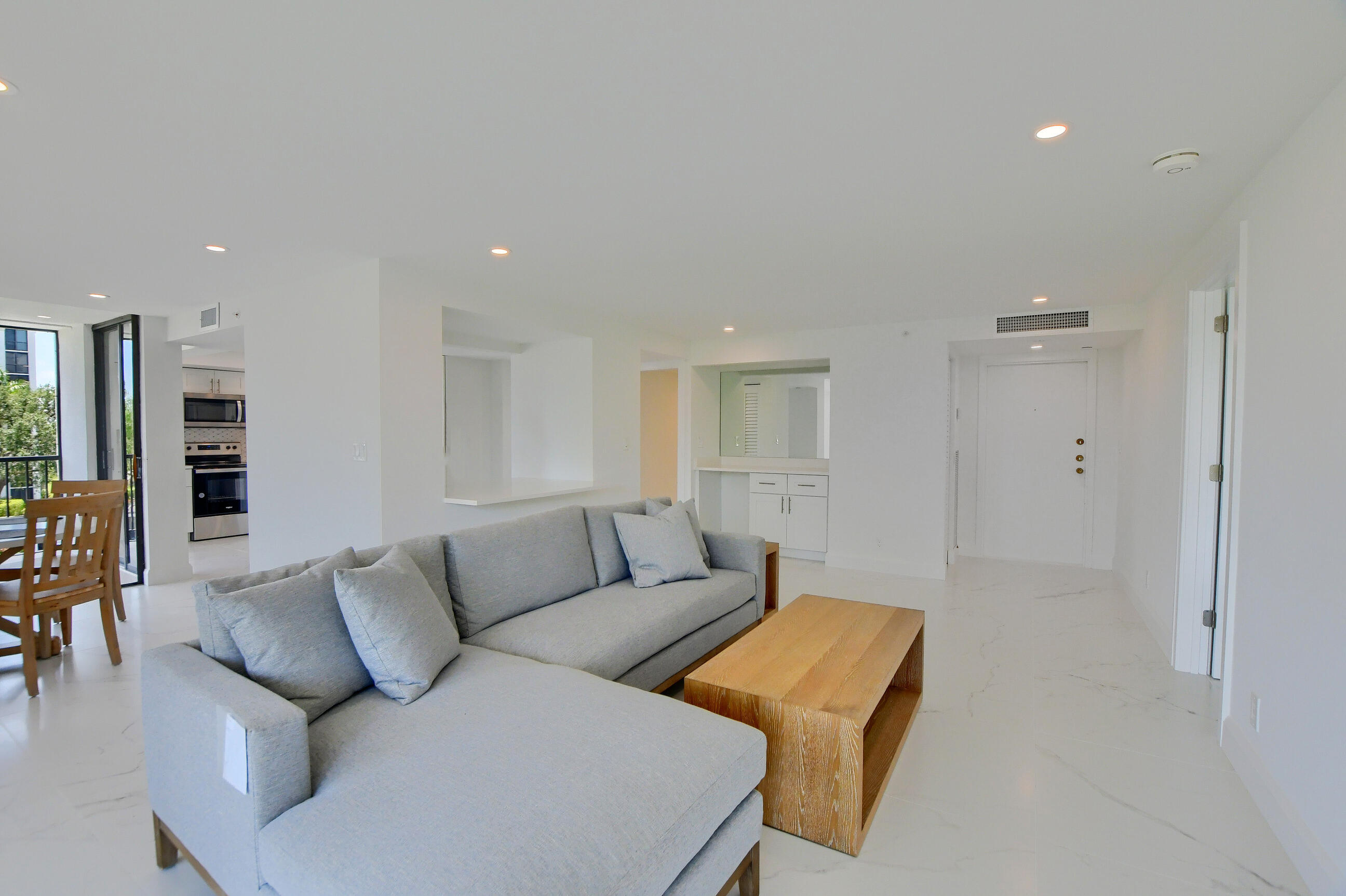7819 Lakeside Boulevard, Unit 842 Boca Raton, FL 33434 - Photo 11 of 58 05_ebf_3335-hdr(5)