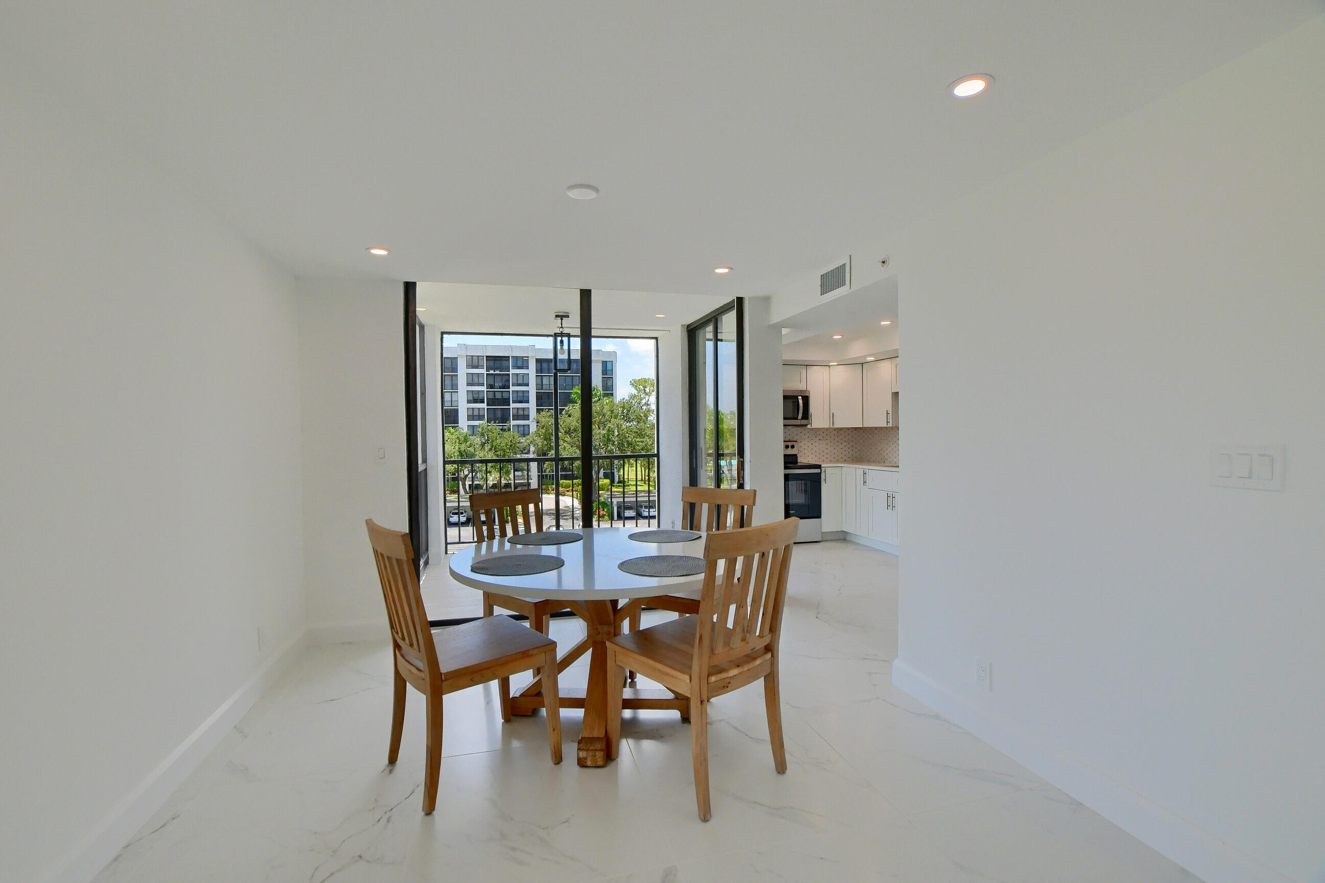 7819 Lakeside Boulevard, Unit 842 Boca Raton, FL 33434 - Photo 15 of 58 06_ebf_3340-hdr(5)