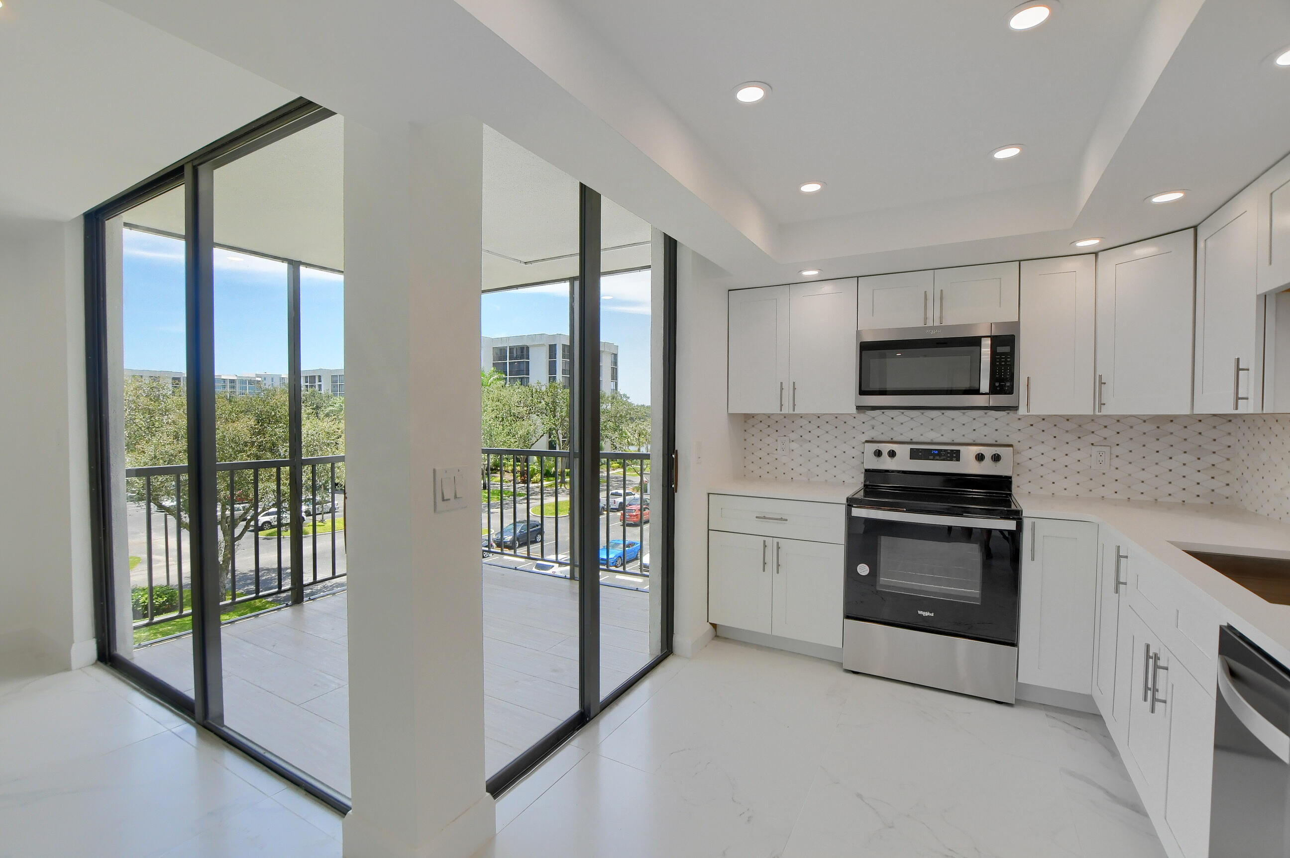 7819 Lakeside Boulevard, Unit 842 Boca Raton, FL 33434 - Photo 19 of 58 09_ebf_3355-hdr(5)