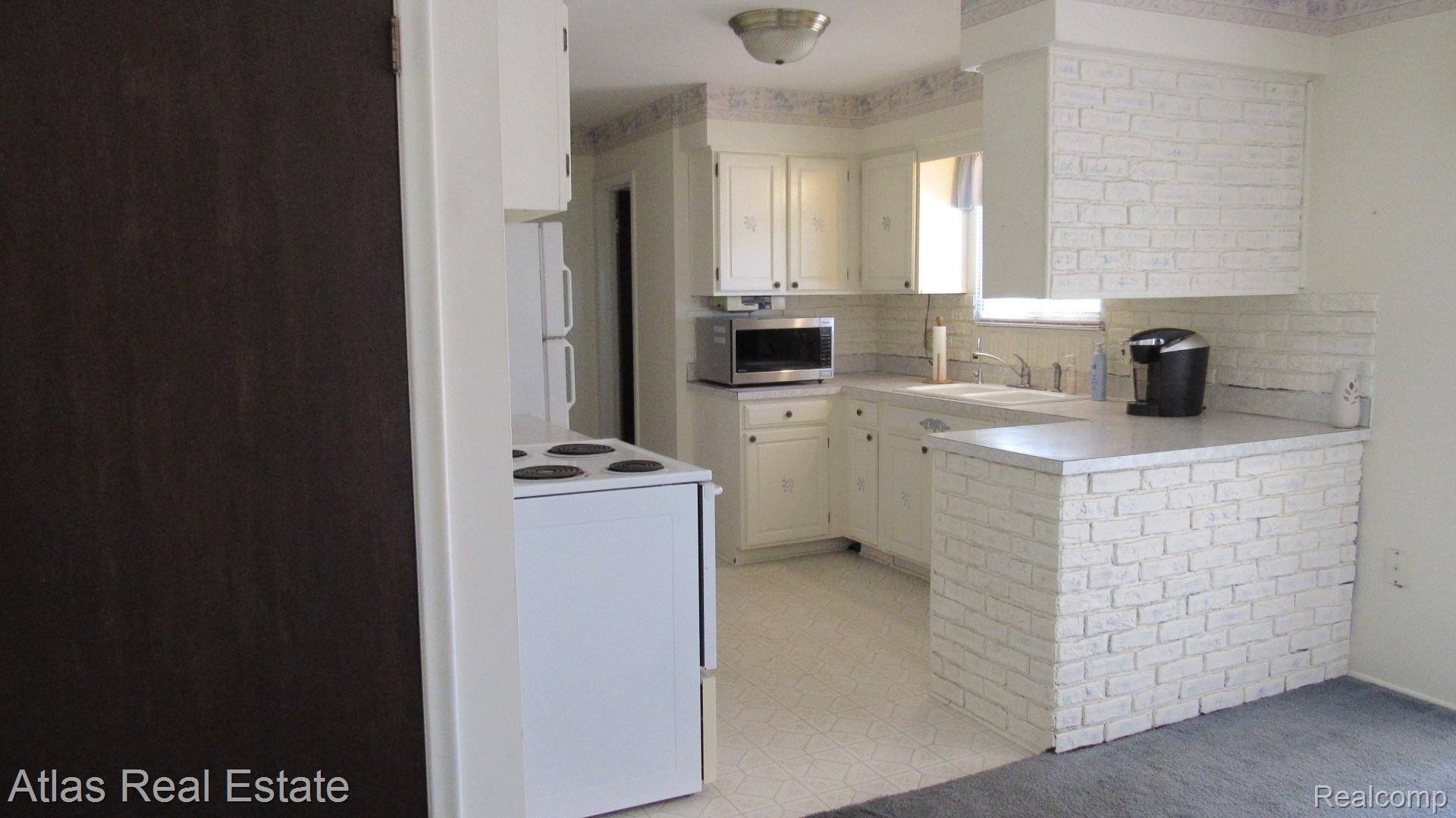 9472 Henderson Road Goodrich, MI 48438 - Photo 7 of 23 IMG_2459.JPG