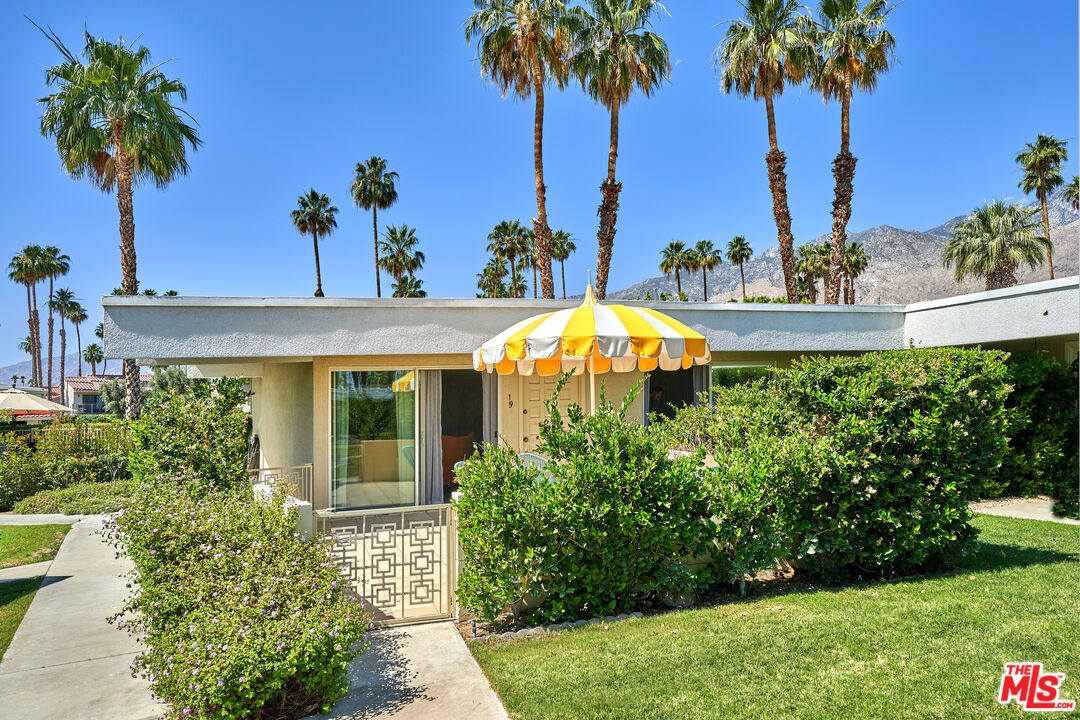 1855 E. Ramon Road, Unit 19 Palm Springs, CA 92264 - Photo 3 of 42 a view of a backyard