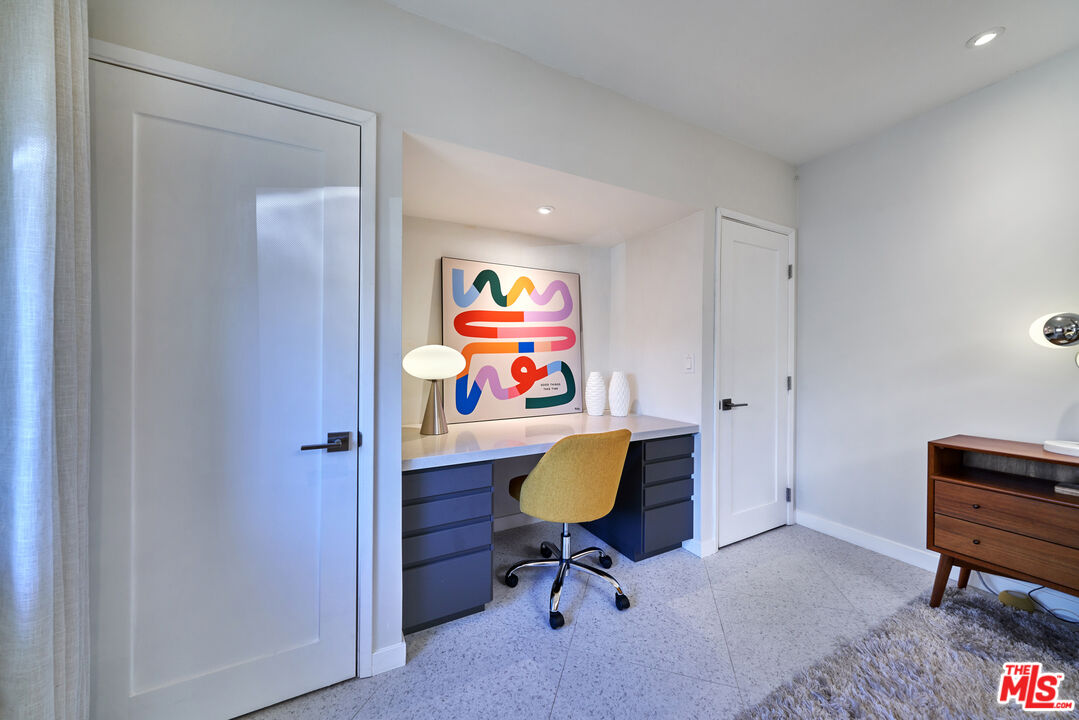 1855 E. Ramon Road, Unit 19 Palm Springs, CA 92264 - Photo 32 of 42 a view of a workspace with furniture