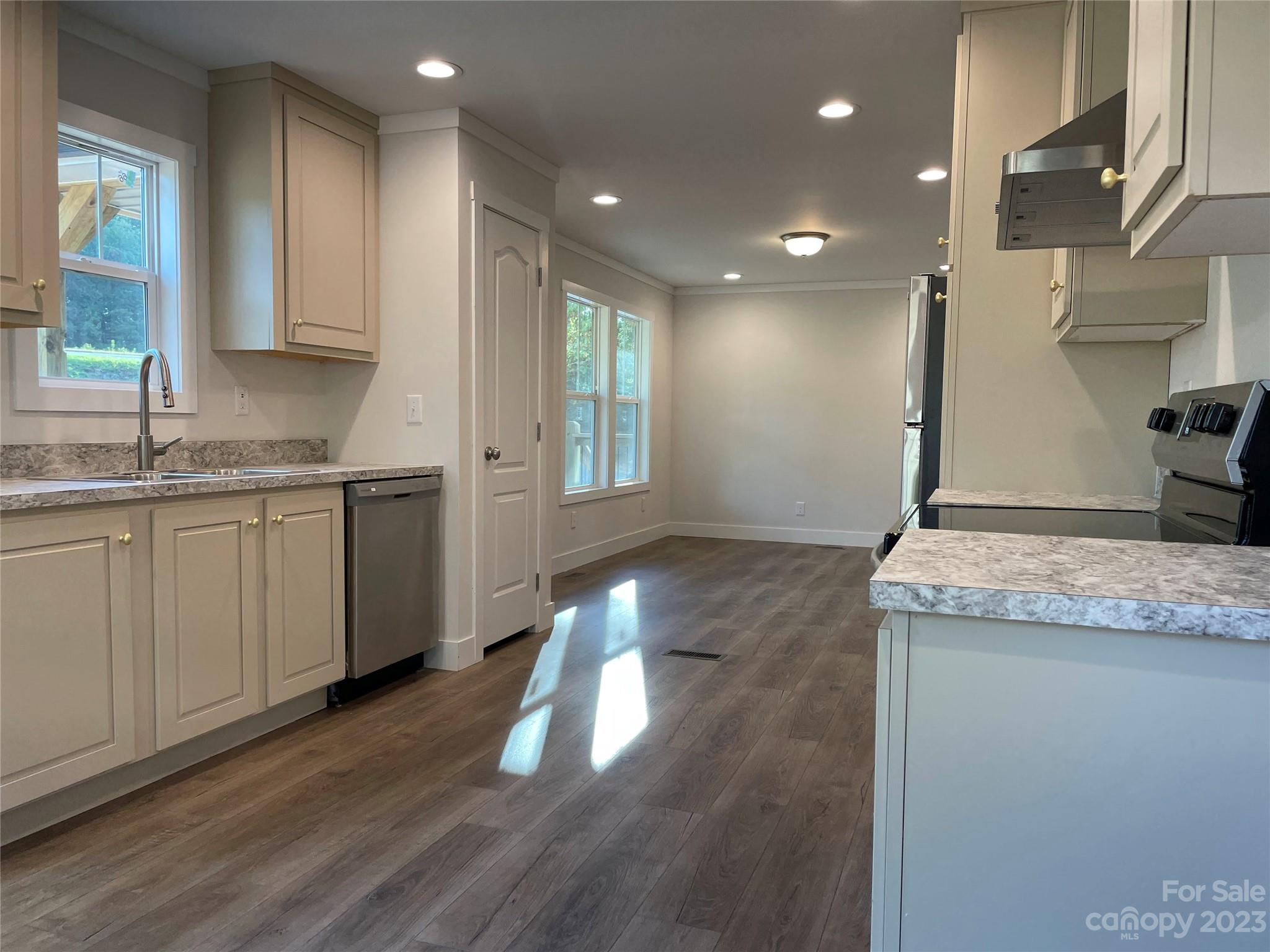 1625 Amherst Road Morganton, NC 28655 - Photo 10 of 34 Gallery Image 10