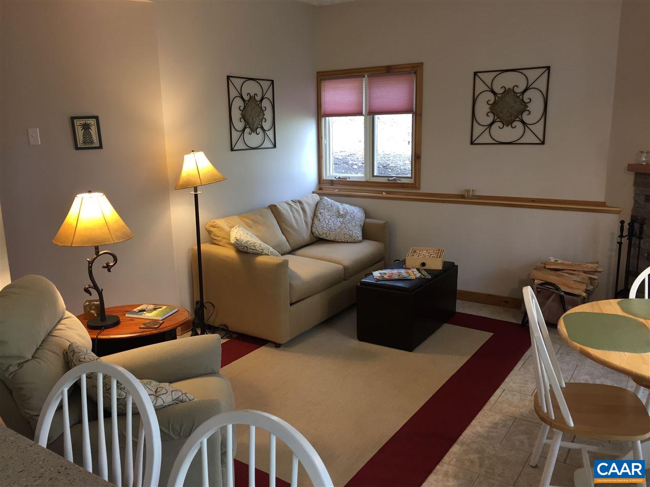 452 Three Ridges, Unit 452 Roseland, VA 22967 - Photo 8 of 28 a living room with furniture and a lamp
