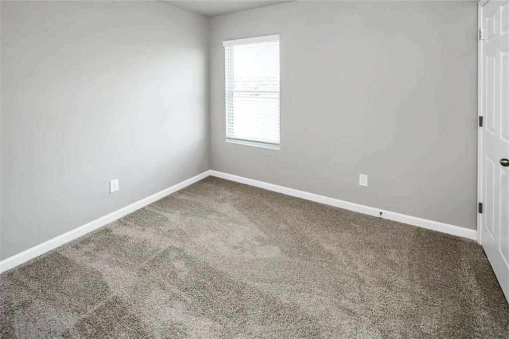 197 Lauritsen Way Newnan, GA 30265 - Photo 22 of 33 an empty room with a window