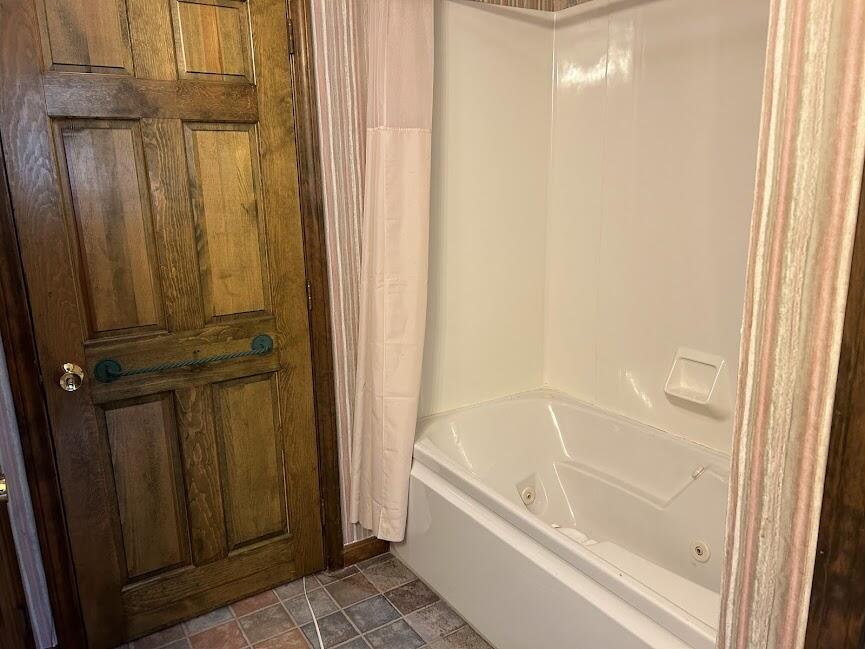 507 Pool Street Biddeford, ME 04005 - Photo 23 of 36 Jacuzzi-Style Tub