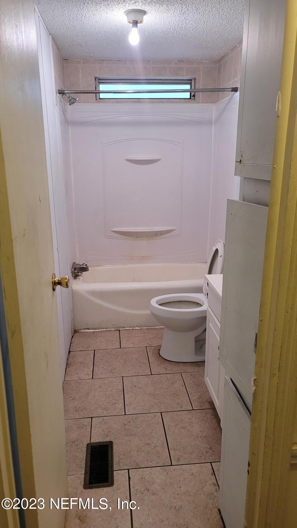21419 Northwest County 1493 Road Alachua, FL 32615 - Photo 13 of 33 Second Bathroom