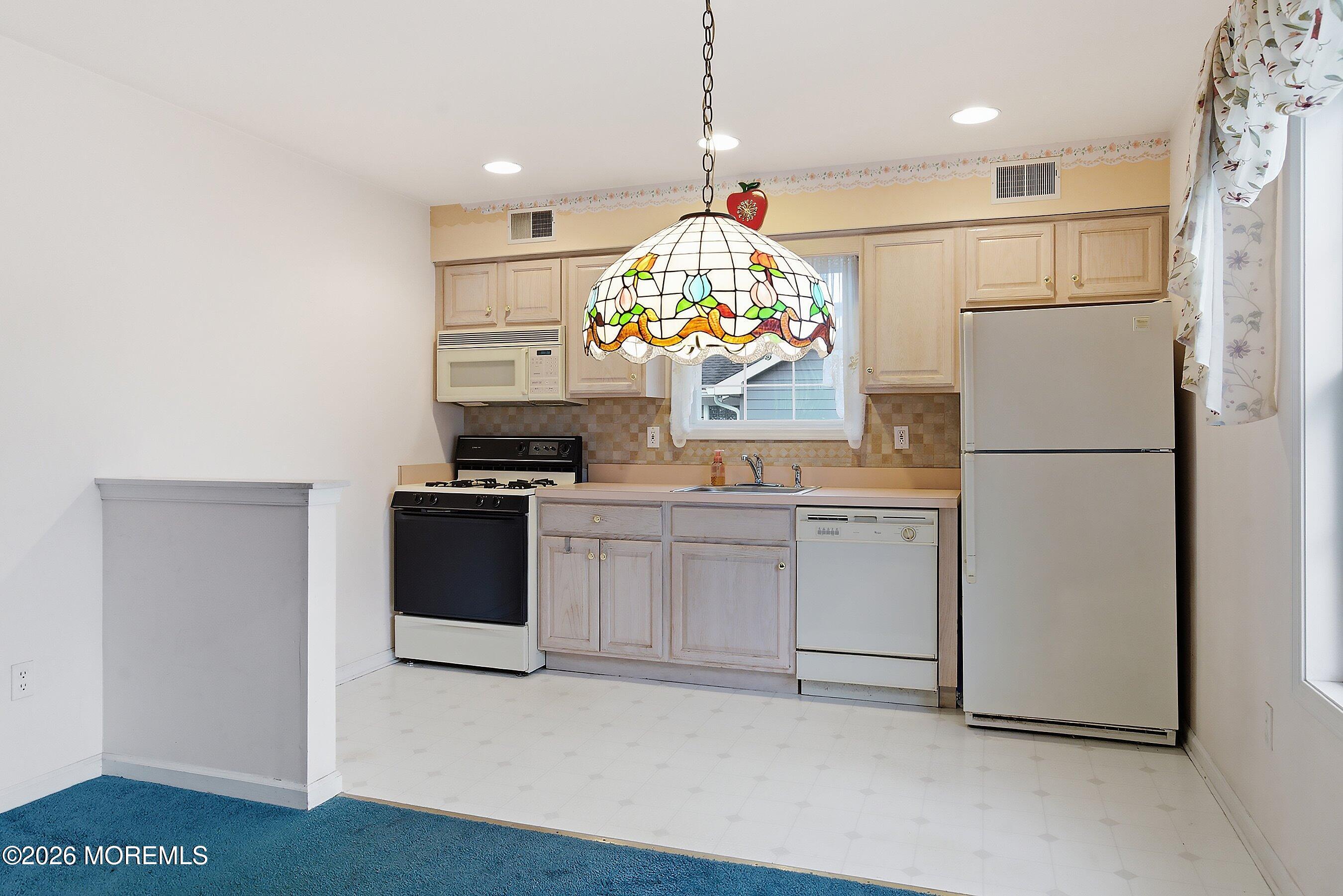 579 Harbor Road Brick, NJ 08724 - Photo 27 of 84 Kitchenette in 1st floor suite