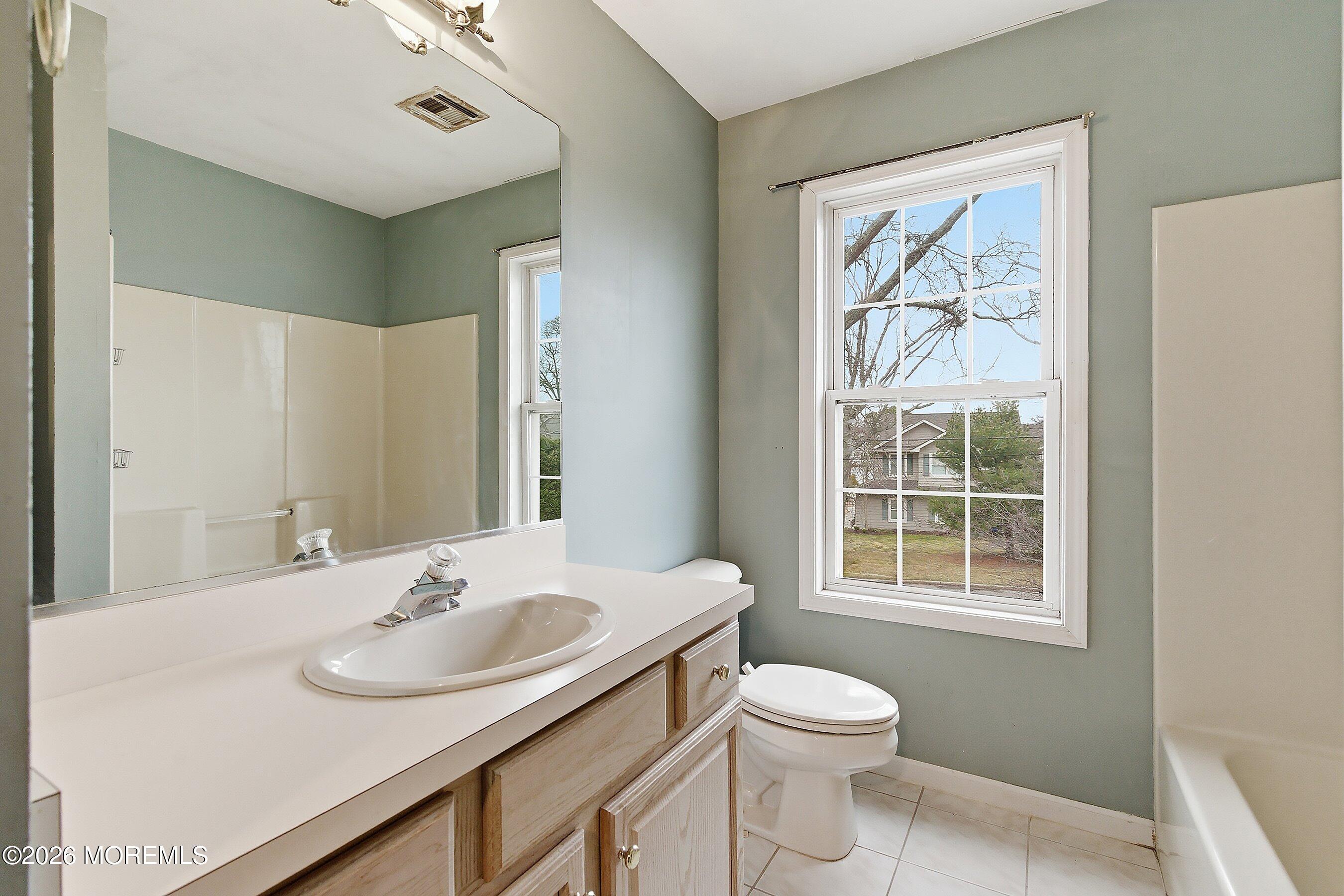 579 Harbor Road Brick, NJ 08724 - Photo 38 of 84 Upstairs hall bath