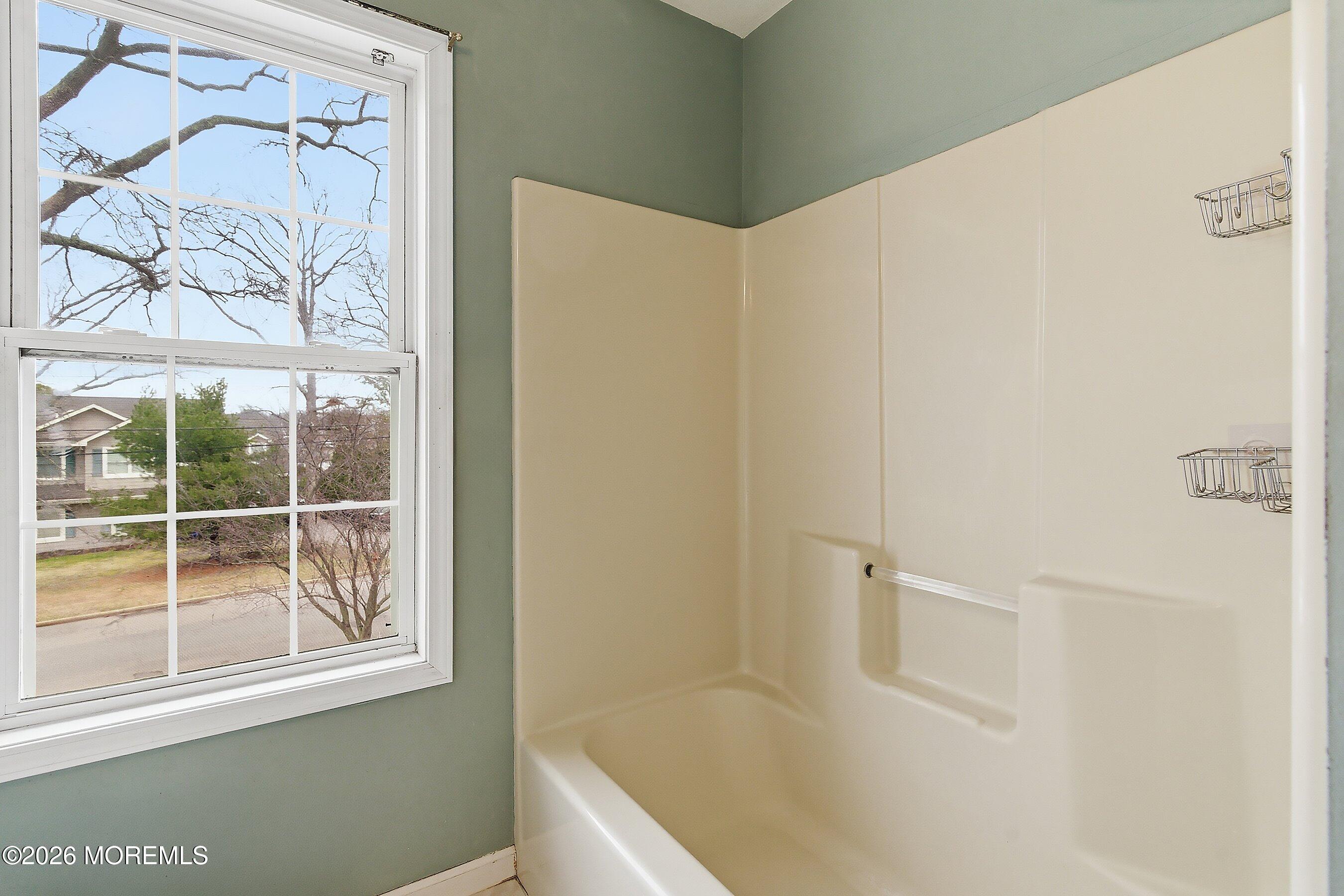 579 Harbor Road Brick, NJ 08724 - Photo 39 of 84 Upstairs hall bath