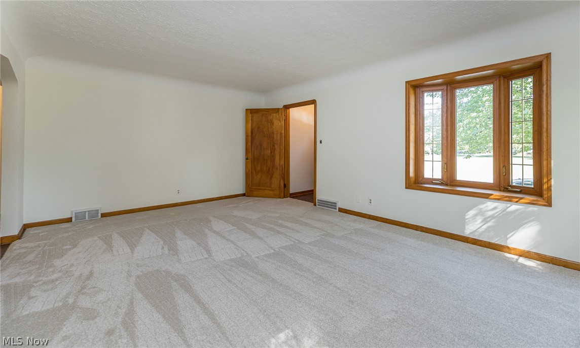 6596 York Road Parma Heights, OH 44130 - Photo 4 of 29 Gallery Image 4